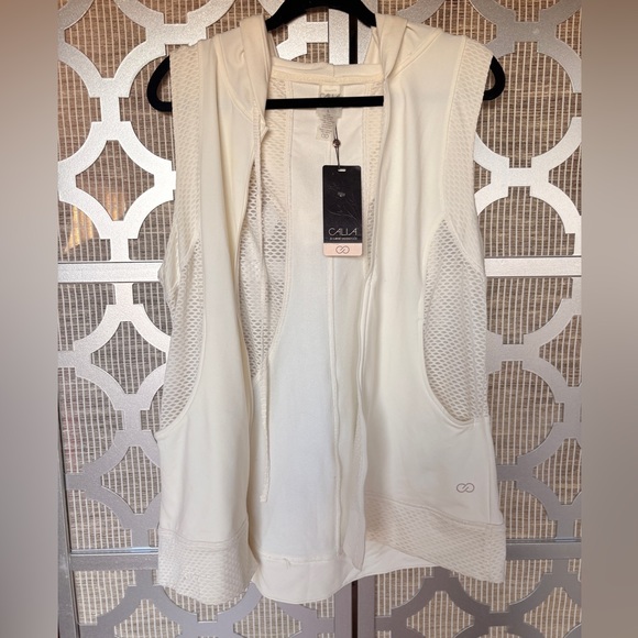CALIA by Carrie Underwood Tops - NWT CALIA by Carrie Underwood Cream Sleeveless Top